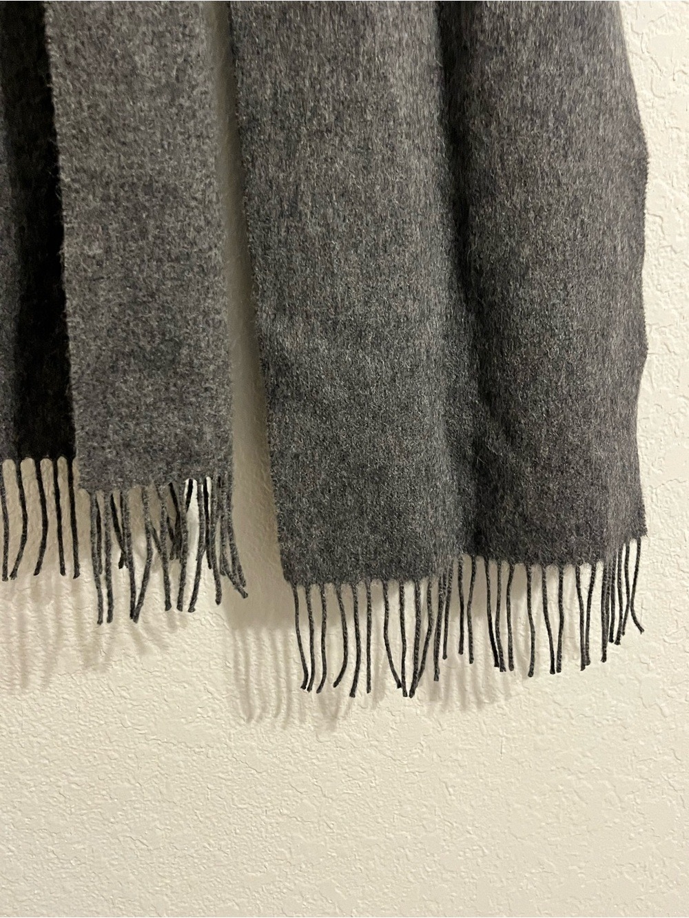 Amicale 100% Merino Wool Charcoal Gray Fringe Scarf Quiet Luxury Unisex Natural - Picture 4 of 5
